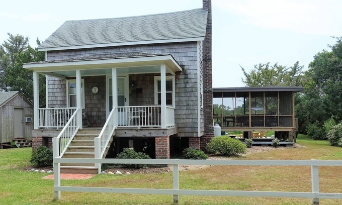 Ocracoke Cottage | Around the corner from the Ocracoke Lighthouse and Springer's Point.