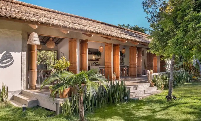 Marau House | Arquitetura Contemporânea à 200 Metros da Praia