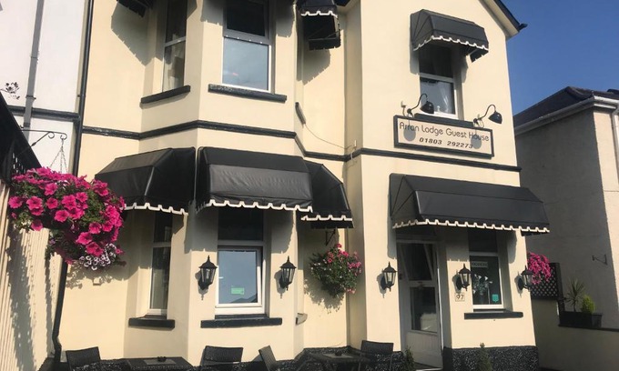 Torquay Bed & Breakfast | Arran Lodge B&B