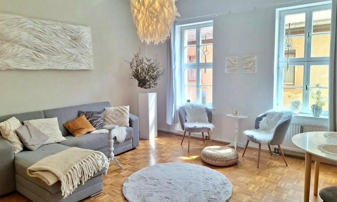Naumburg Apartment | Art Apartment