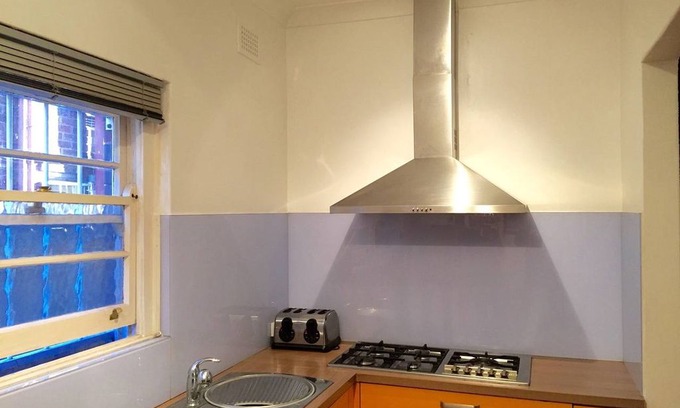Mascot Apartment | Art deco gem in thriving Mascot