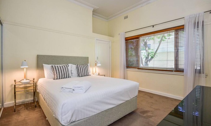 Cottesloe Apartment | Art deco ground floor apartment located on the stunning Grant Street in Cottesloe. Just 450m to the