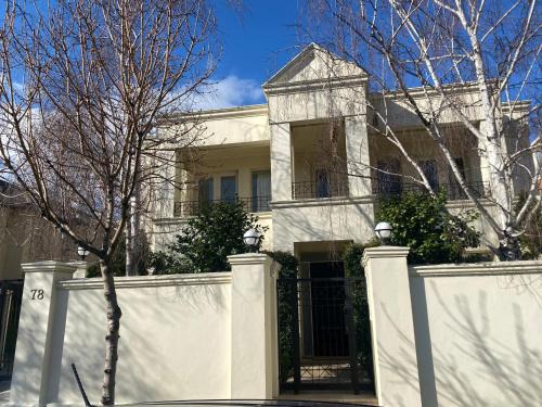 Toorak House | Art Deco in Toorak