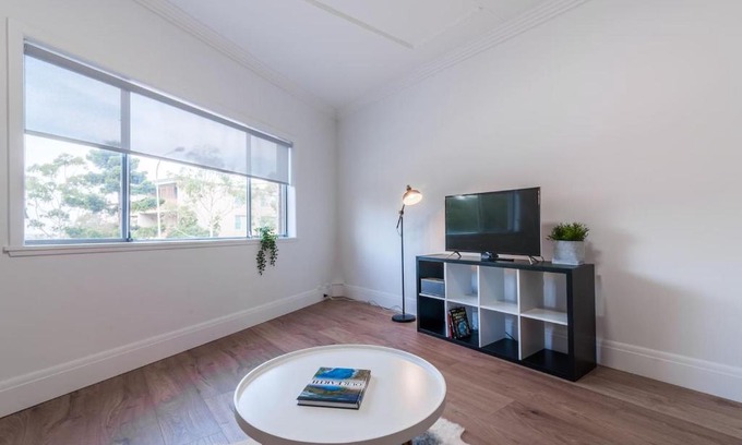 Mosman Apartment | Art Deco Mosman Dream-Minutes Drive to Balmoral
