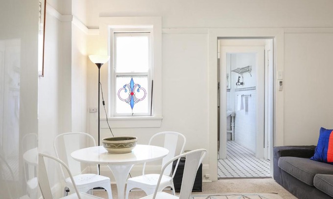 Paddington Apartment | Art Deco Oasis Minutes From the City