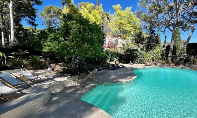 La Ciotat Villa | Art Deco villa near the sea at the entrance to the Parc des Calanques