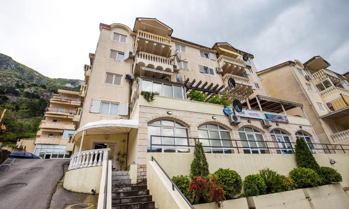 Kotor House | Art GuestHouse