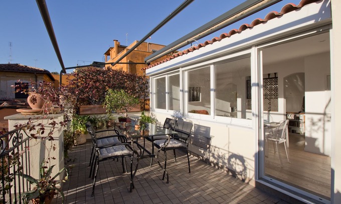 Rione IV Campo Marzio House | Art lovers attic with terrace