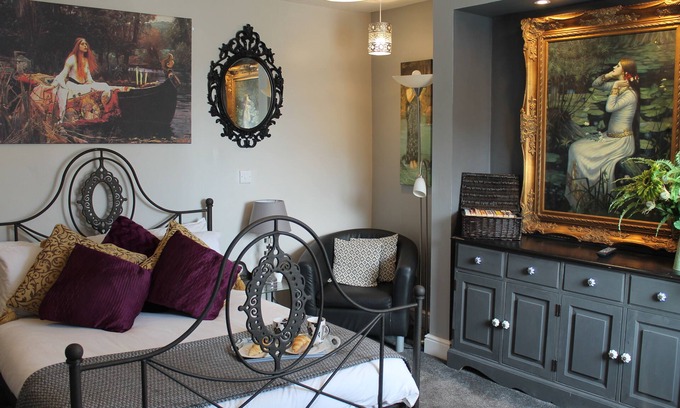 Preston Apartment | Art Nouveau - The Myriad