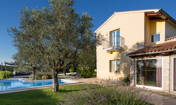 Sorici House | Art Villa Sis (villa with pool and 3 bedrooms)