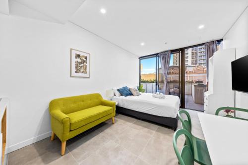 Bondi Junction Hotel | Arthur Hotel Bondi Junction no reception and house keeping no sofa bed