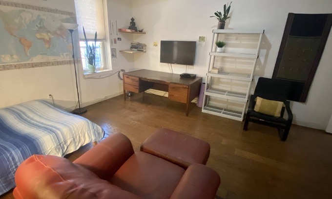 Weehawken Apartment | Artist Loft 10 Minutes to Time Square