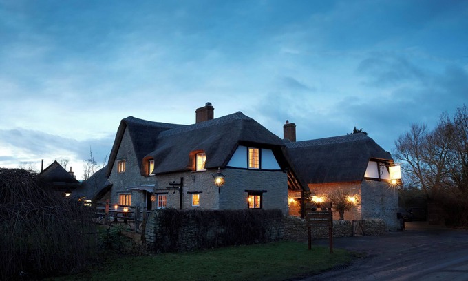 South Leigh Hotel | Artist Residence Oxfordshire