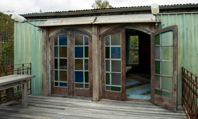 Hepburn Springs Cabin | Artist's Studio - Hepburn Springs, VIC (Former art studio of David Bromley)