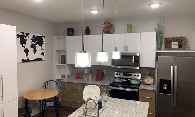 Metro West Condo | Artsy 1-bedroom Condo in Central Orlando near Universal Studios