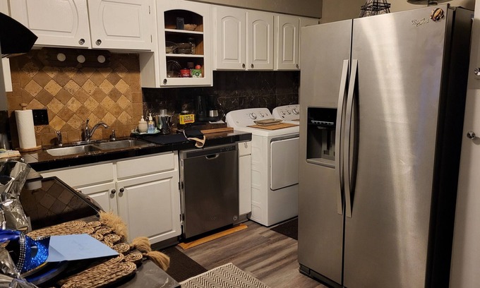 Charlotte Condo | Artsy and Comfy Condominium in South Charlotte, close to SouthPark & South Blvd.