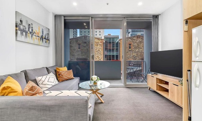 Adelaide Central Business District Apartment | 'Artsy at East End' A Modern Inner-city Retreat