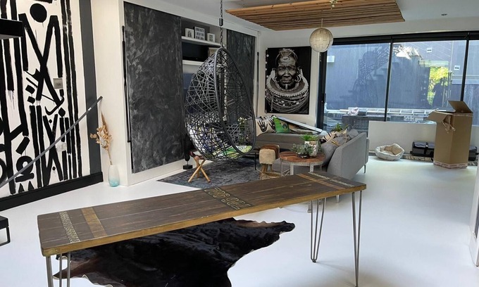 Caterham House | Artsy Retreat - Sleeps 6, Free Parking & Balcony