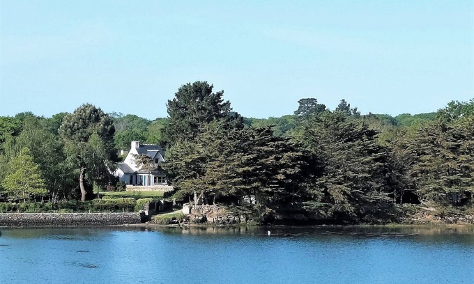 Sarzeau Villa | Arzon: Blue, green, calm, charm, great comfort, on the edge of the Gulf.
