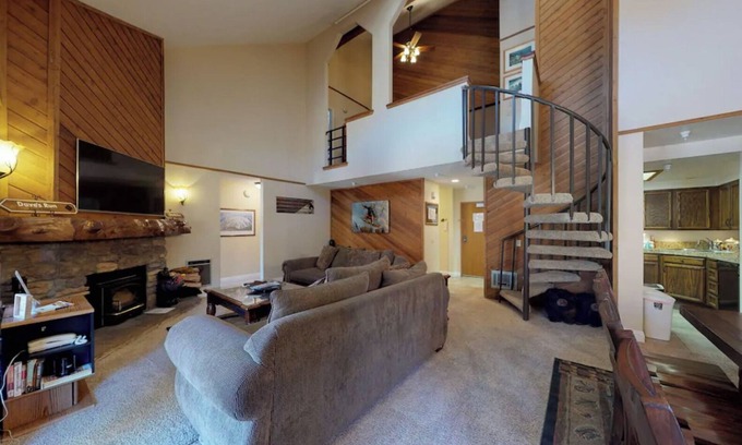 Mammoth Lakes Condo | Aspen Creek Retreat 219 Walk To Eagle Lodge/Slopes (2 UNDERGROUND parking spots)