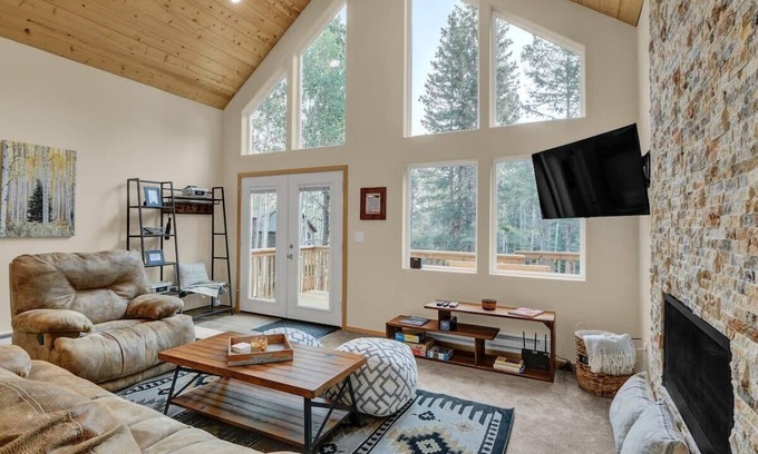 Woodland Park House | Aspen Grove Chalet - Colorado living dream