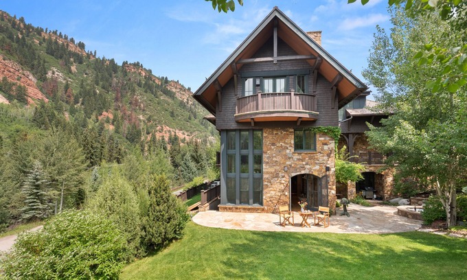 Aspen House | Aspen Highlands House ski-in ski-out; Ritz Carlton privileges; free taxi to town