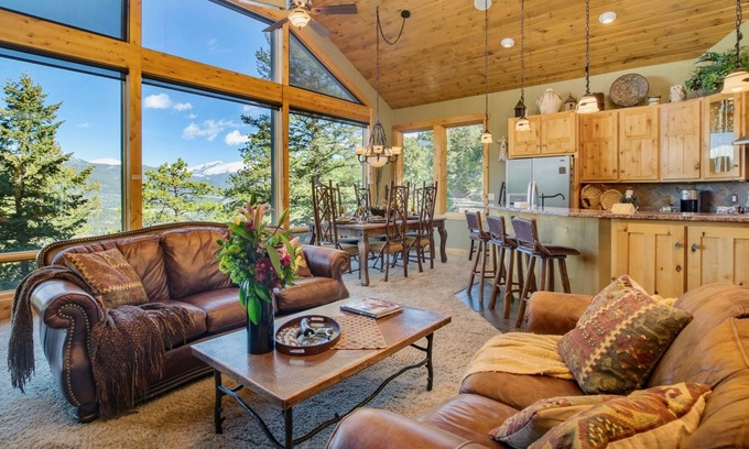 Windcliff Estates House | Aspen Leaf Chalet Vacation Home at Windcliff by RedAwning