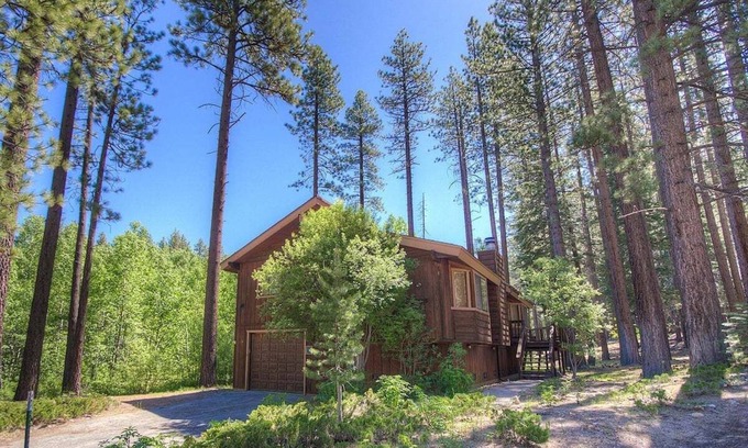 South Lake Tahoe House | Aspen View Lodge - Great Cabin Close to Sledding