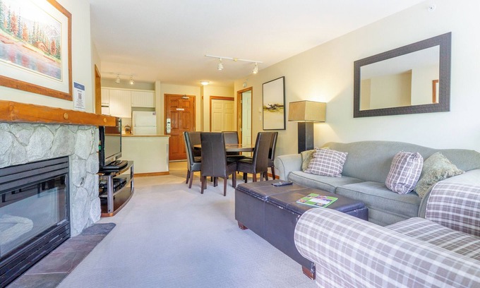 Upper Village Condo | Aspens # 547 Prime Ski-in Ski-out Location! Top Floor Unit, Pool, Hot tubs, BBQ
