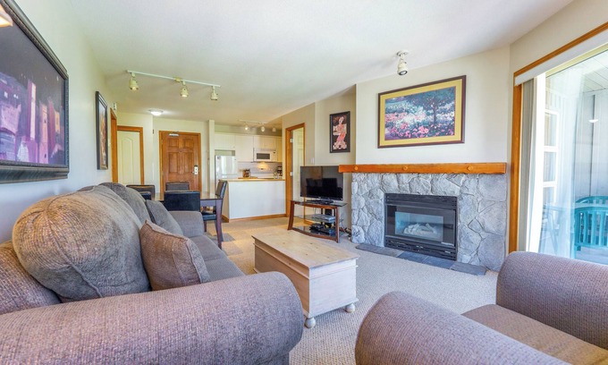 Upper Village Condo | Aspens #563 Prime Ski-in Ski-out Location! Top Floor Unit, Pool, Hot tubs, BBQ