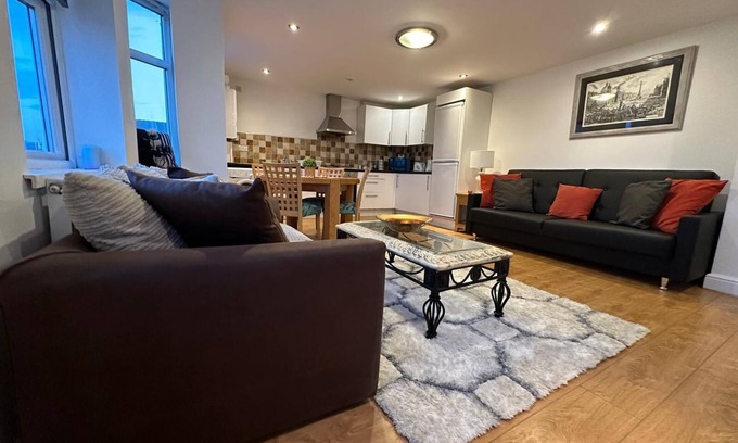 Birmingham Apartment | Aston Apartment -Free Secure Parking free wi-fi close to Birmingham