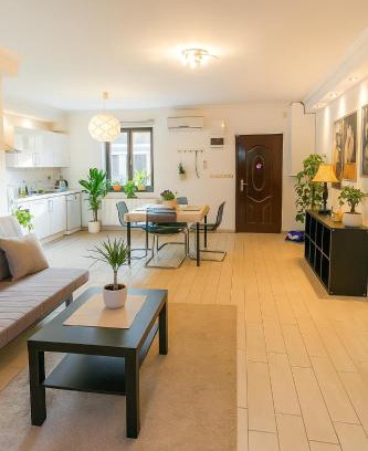 Palace District Apartment | Astoria Central Spacious Apartment