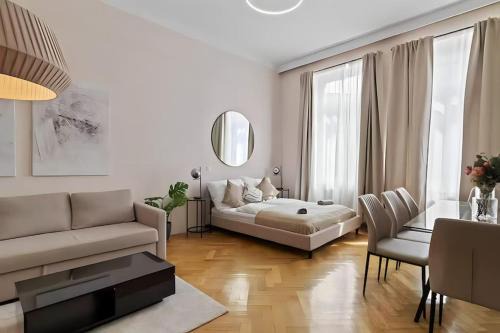 Wieden Apartment | At Belvedere, Top Location Close to U1