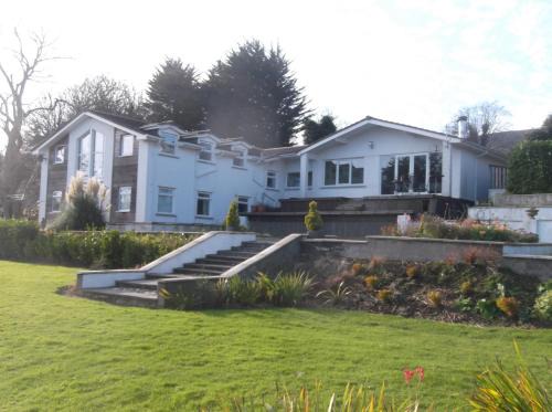 Glen Mona Bed & Breakfast | At Cedar Lodge