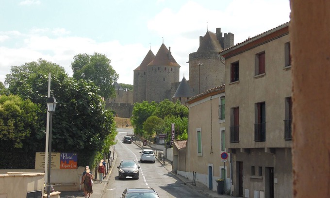 Carcassonne House | At Château de Jérôme, at the foot of the medieval town Pets welcome