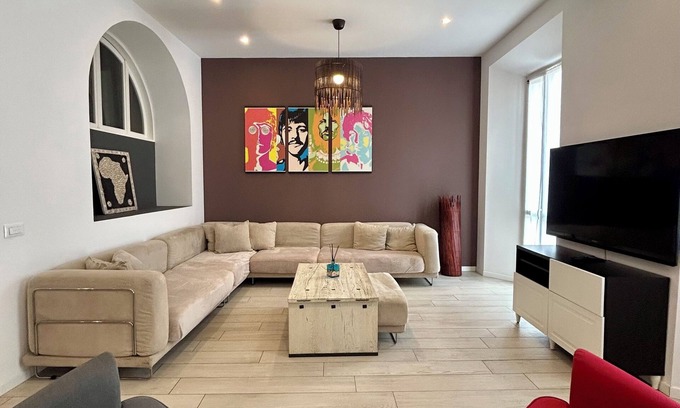 Pavia Apartment | At Lamu's house - elegance in Victory Square (historic center)