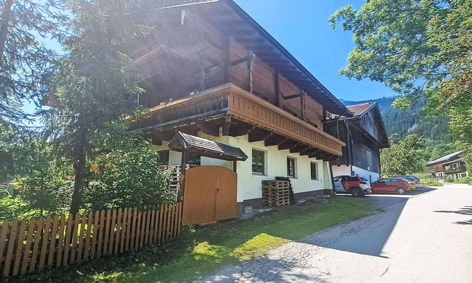 Saalfelden am Steinernen Meer Apartment | Beautiful apartment for 6 people with WIFI, TV, balcony and pets allowed
