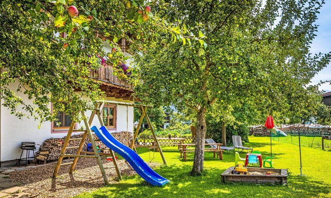 Saalfelden am Steinernen Meer Villa | Nice apartment in villa for 6 guests with TV and balcony