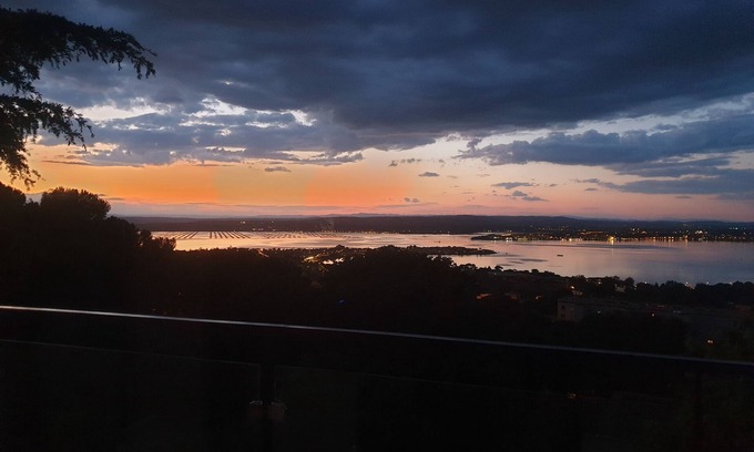 Sete Villa | At the summit of mont saint clair
