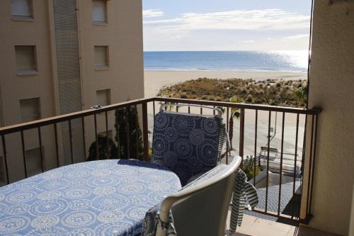 Torredembarra Apartment | AT060 Primera línea de la playa La Paella