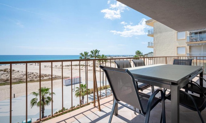 Torredembarra Apartment | AT111 Vistas frontales a la playa la Paella