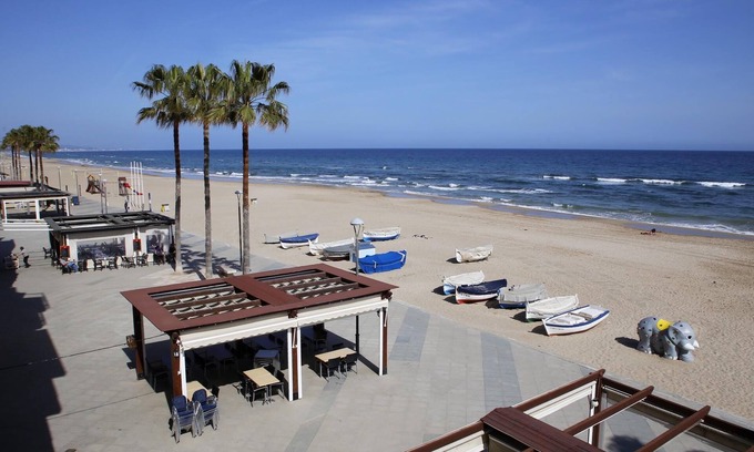 Torredembarra Apartment | AT172 BAIX A MAR: Apartment on the beachfront