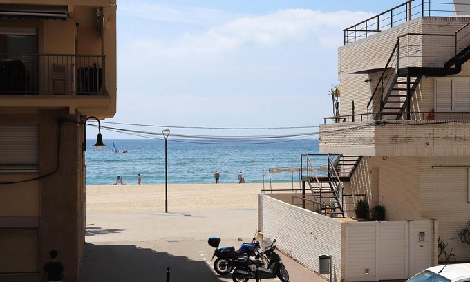 Torredembarra Apartment | AT174 BAIX A MAR: Tree bedroom apartment a few meters from the beach