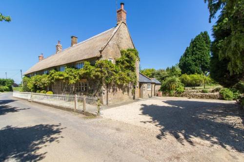 Ilminster House | Atherstone Farm Cottage