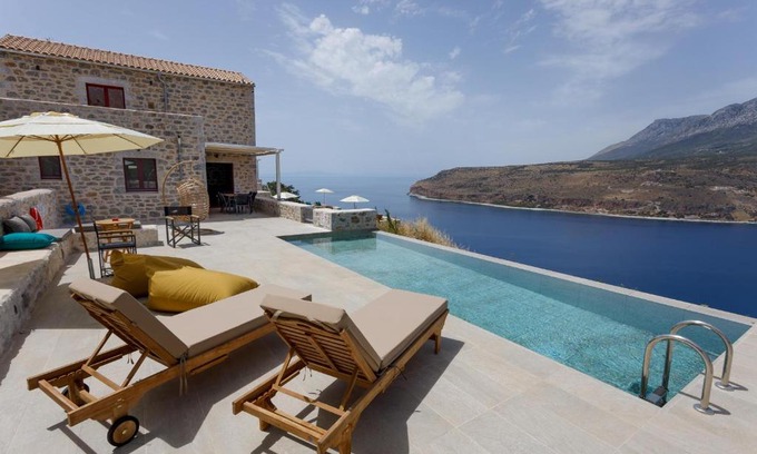 Limeni House | ATHINA-APEA Villas
