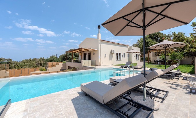 Prines Villa | Athos Rural villa, private pool,a short walk to taverns