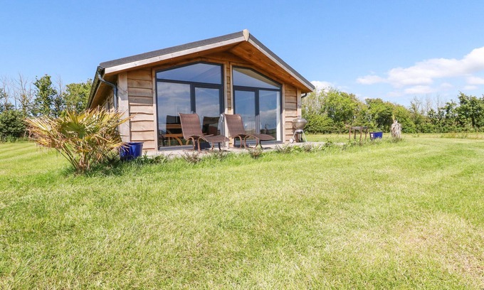Bude Cottage | ATLANTIC LODGE, family friendly, with a garden in Bude