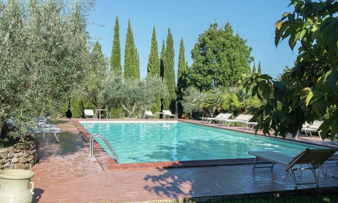 Castelnuovo di Val di Cecina House | Atmospheric apartment near Sasso Pisano