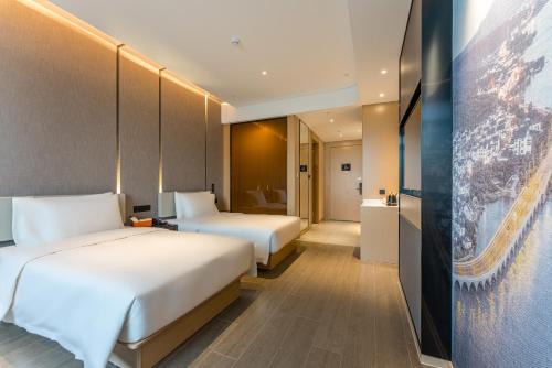 Wuzhong Hotel | Atour Hotel Suzhou University Town Yuexi Subway Station
