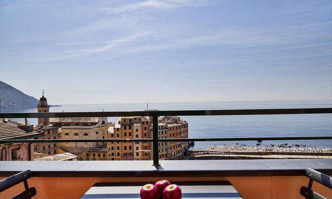 Camogli Apartment | Attico vista mare sul porticciolo di Camogli by Wonderful Italy